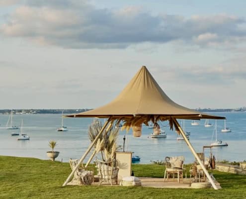 Nimbus 16 Tipi-Zauber Strandzelt Nimbus 16 Tipi-Zauber Strandzelt am Wasser, ideal für Events und Feiern.