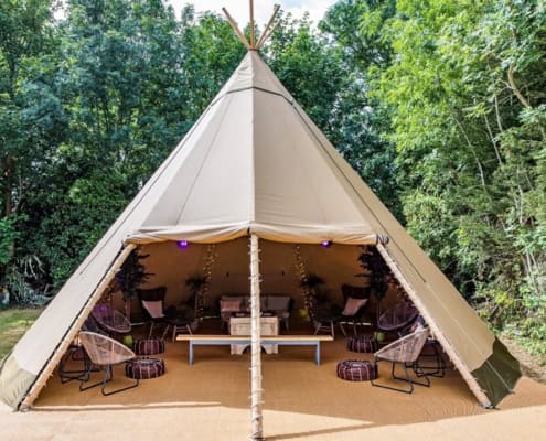 Cirrus 40 - Tipi Zauber Zelt für Kinderpartys und Events Cirrus 40 - Tipi Zauber Zelt für Kinderpartys, Events und Outdoor-Festlichkeiten.