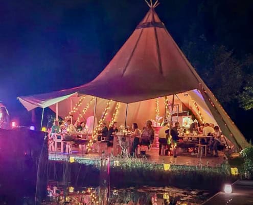 Ein Stratus 72 Tipi bei einer Hochzeit in Merseburg mit Tipi-Zauber Ein Stratus 72 Tipi bei einer Hochzeit in Merseburg mit Tipi-Zauber